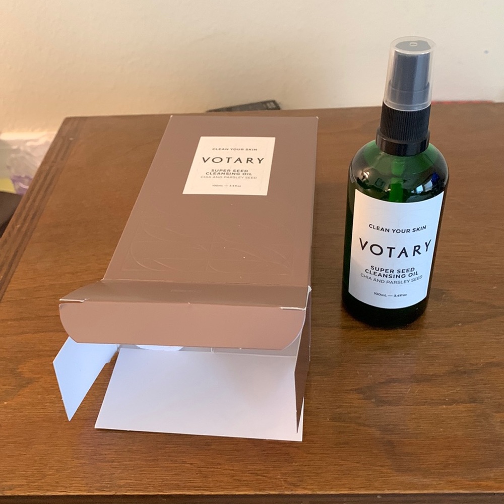 VOTARY'S CLEANSING OIL FOR DRY, STRESSED OR SENSITIVE SKIN nib w/ washcloth